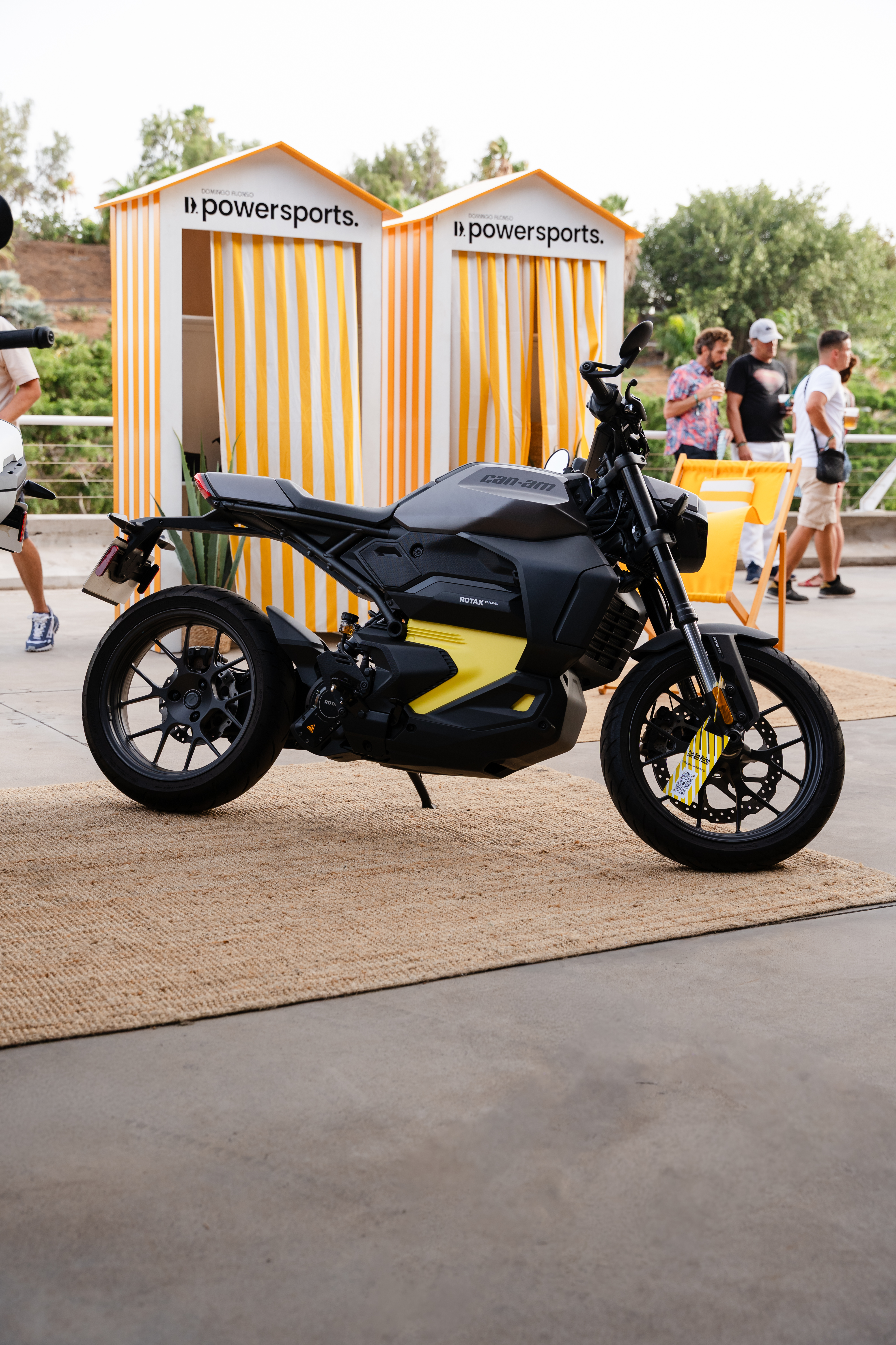 Domingo Alonso Powersports lleva la revolución eléctrica de Can-Am a los festivales Noctámbula y Summer Pop Tenerife