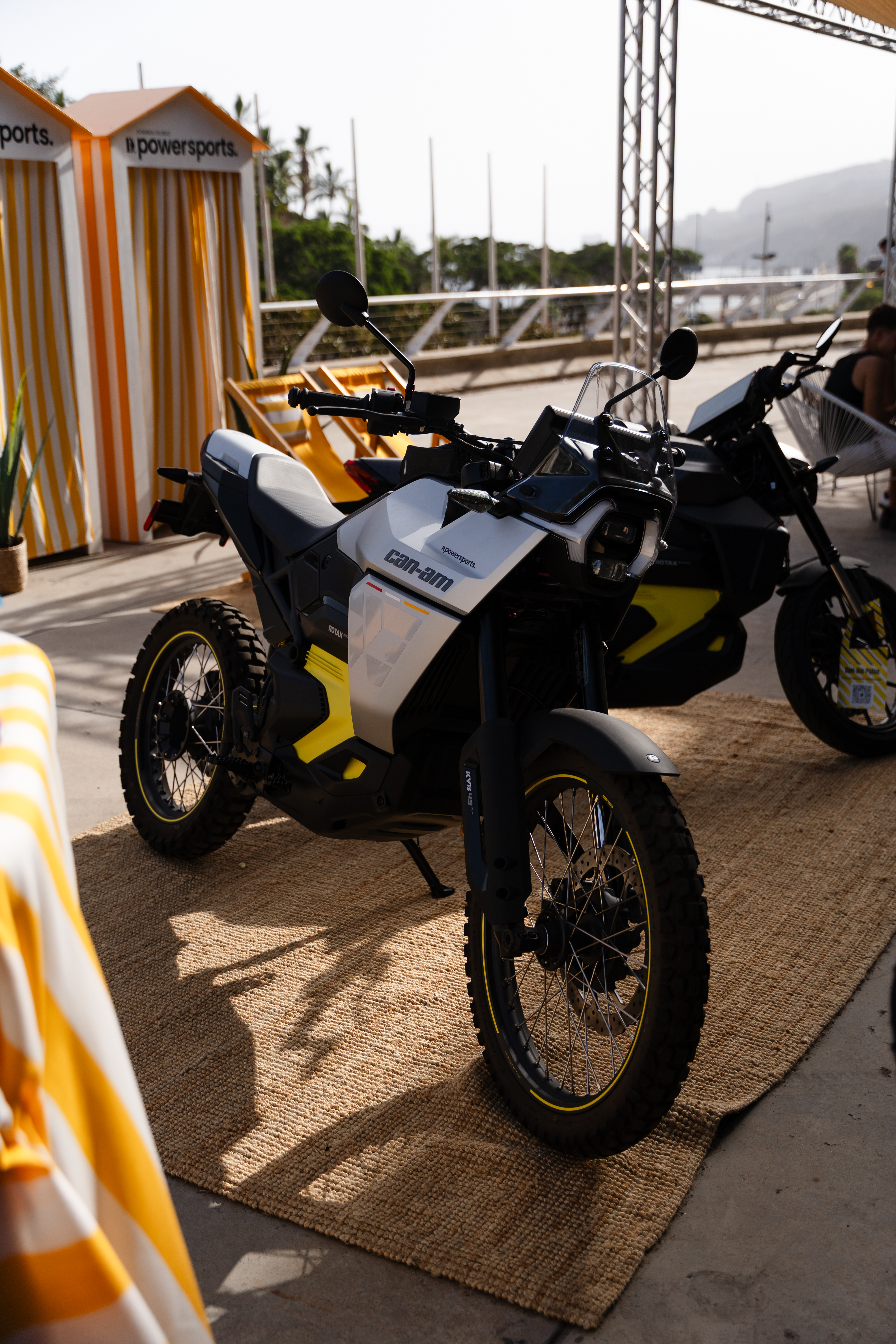 Domingo Alonso Powersports lleva la revolución eléctrica de Can-Am a los festivales Noctámbula y Summer Pop Tenerife