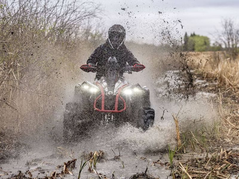 Can-am renegade por el barro